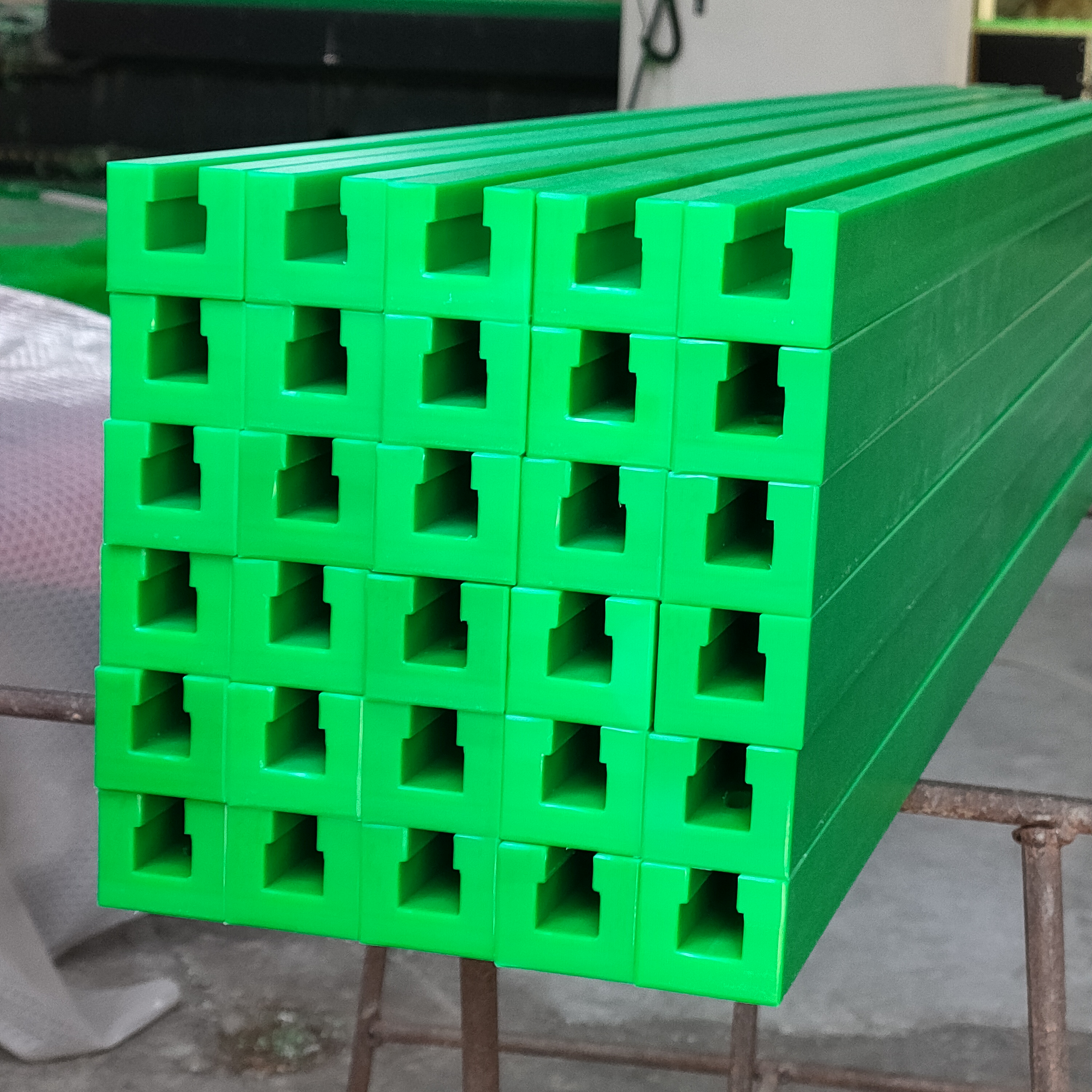 UHMWPE guideway