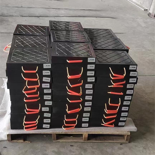 Crane outrigger pads