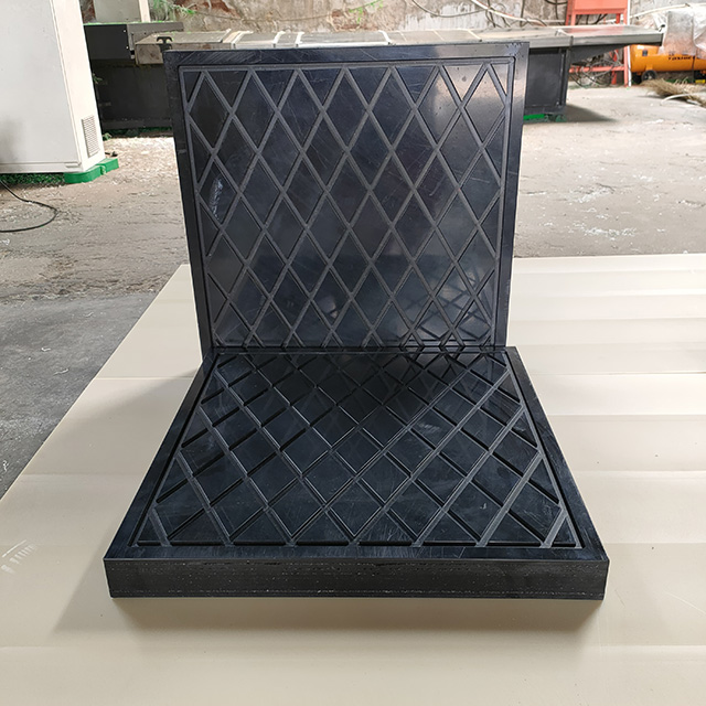 Crane outrigger pads